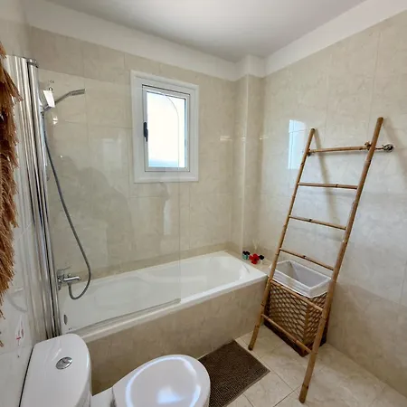 Rope And Reef 2bd Walk To Nissi And Pool Apartment