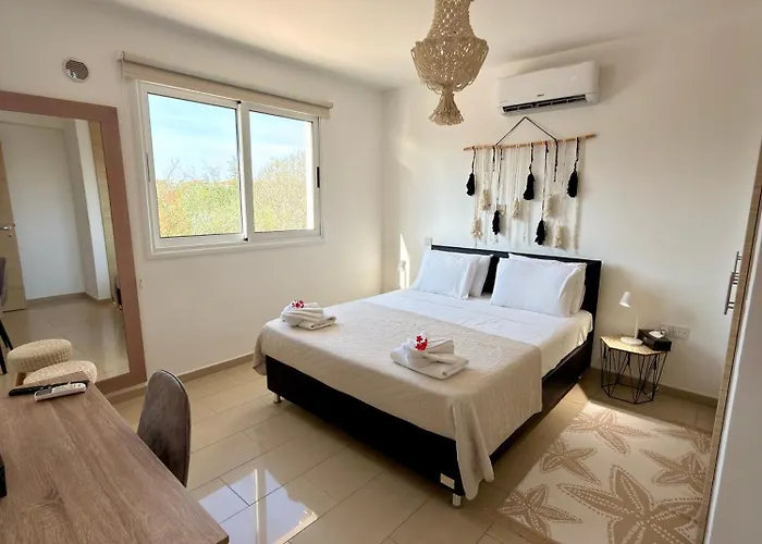 Rope And Reef 2bd Walk To Nissi And Pool Apartment