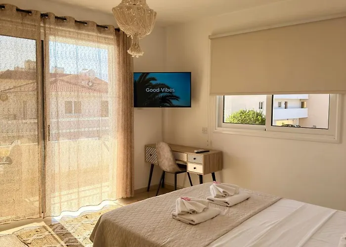 Rope And Reef 2bd Walk To Nissi And Pool Apartment