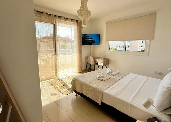 Rope And Reef 2bd Walk To Nissi And Pool Apartment *